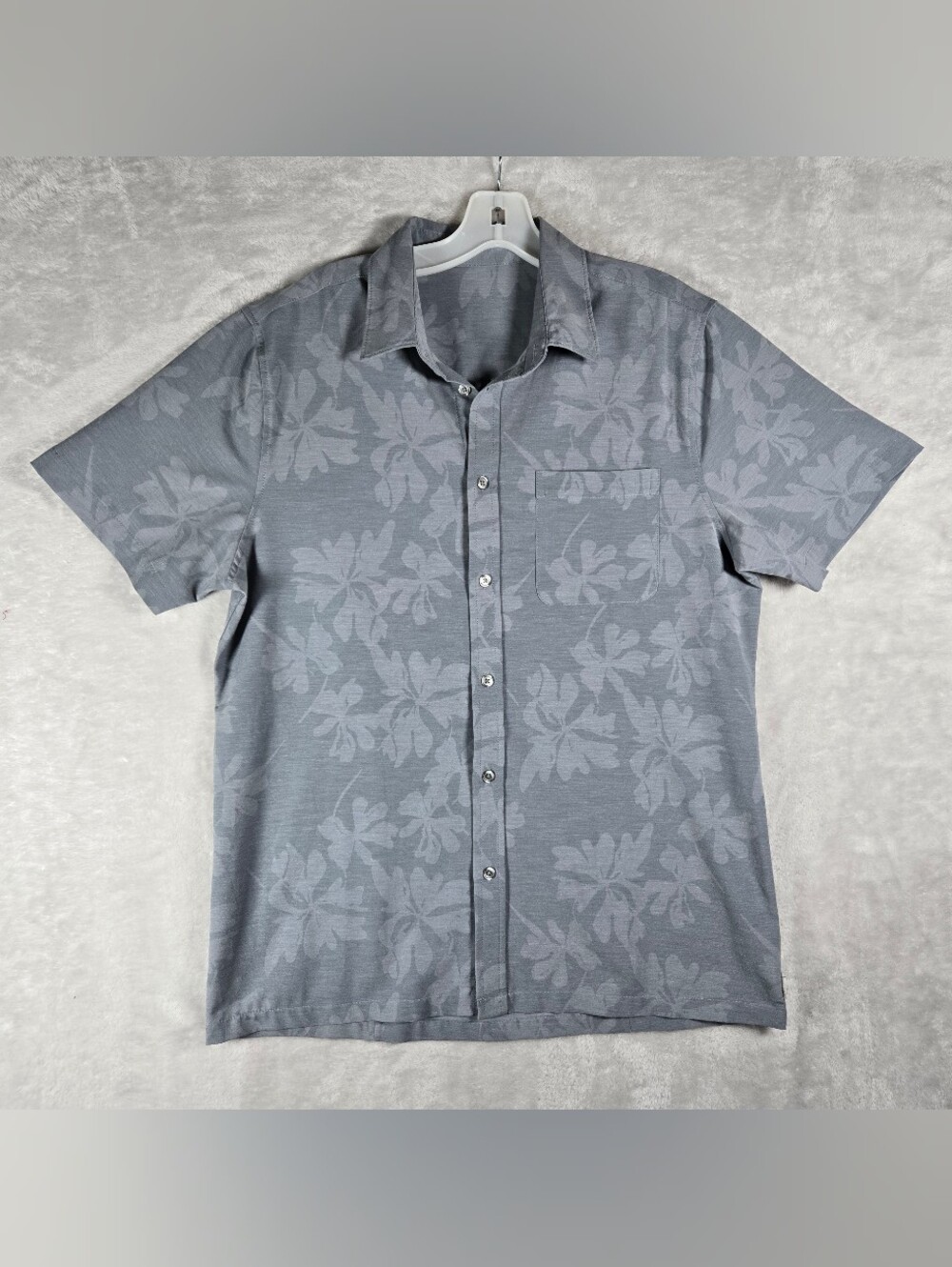 Vuori Bridge Button Down Short Sleeve Shirt Mens Medium Heather Gray Flowers